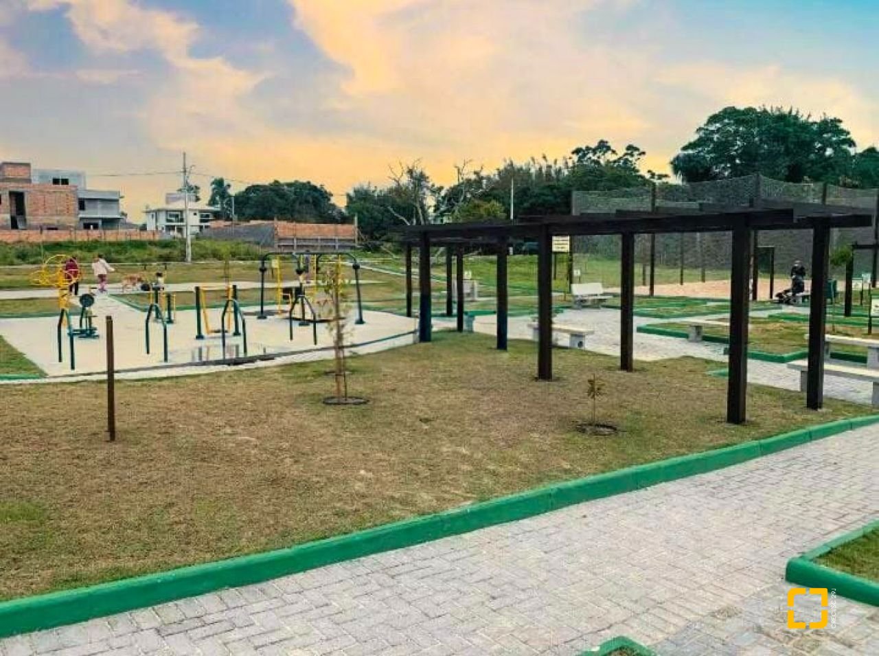 Casa com 200m², 4 quartos (sendo 4 suítes), 3 garagens, no bairro Ingleses do Rio Vermelho em Florianópolis
