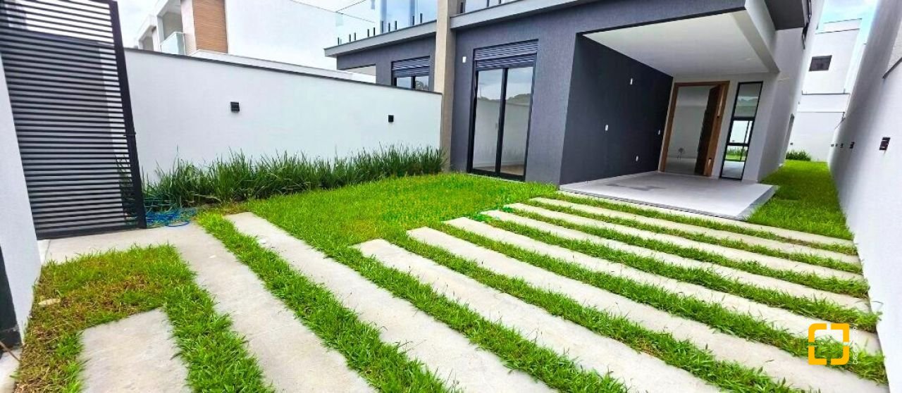 Casa com 200m², 4 quartos (sendo 4 suítes), 3 garagens, no bairro Ingleses do Rio Vermelho em Florianópolis