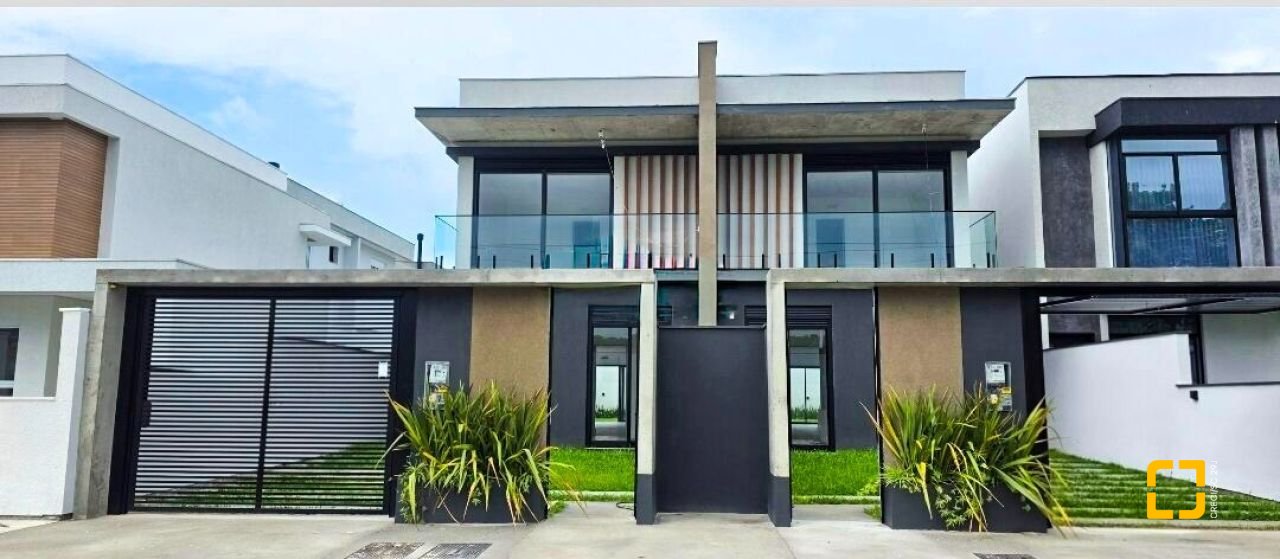Casa com 200m², 4 quartos (sendo 4 suítes), 3 garagens, no bairro Ingleses do Rio Vermelho em Florianópolis