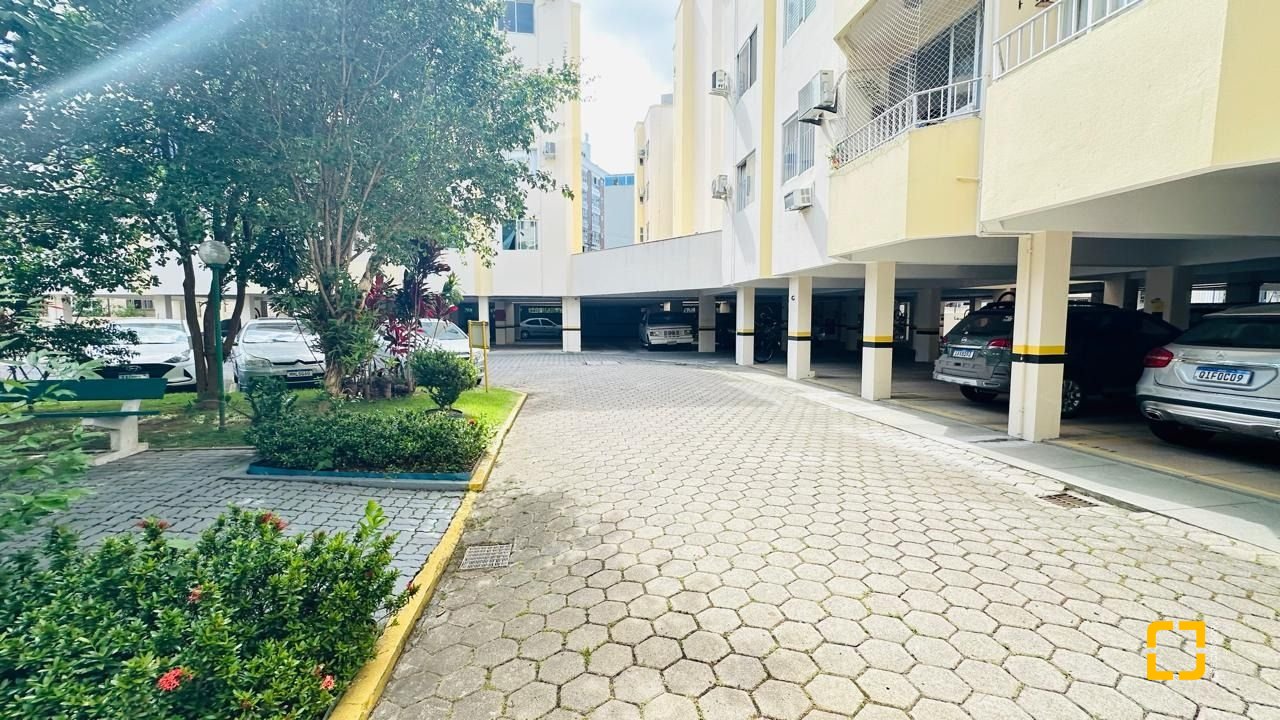 Apartamento com 96m², 4 quartos (sendo 1 suíte), 1 garagem, no bairro Trindade em Florianópolis