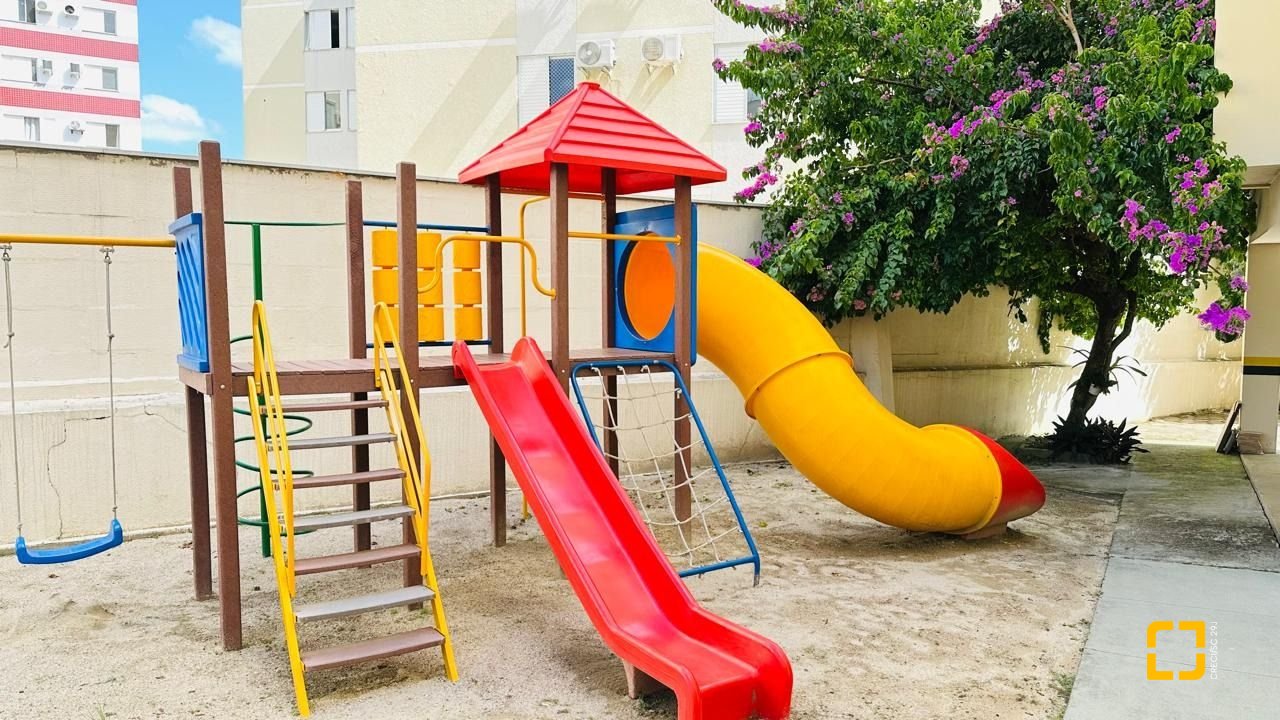 Apartamento com 96m², 4 quartos (sendo 1 suíte), 1 garagem, no bairro Trindade em Florianópolis