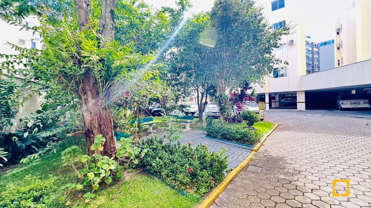 Apartamento com 96m², 4 quartos (sendo 1 suíte), 1 garagem, no bairro Trindade em Florianópolis
