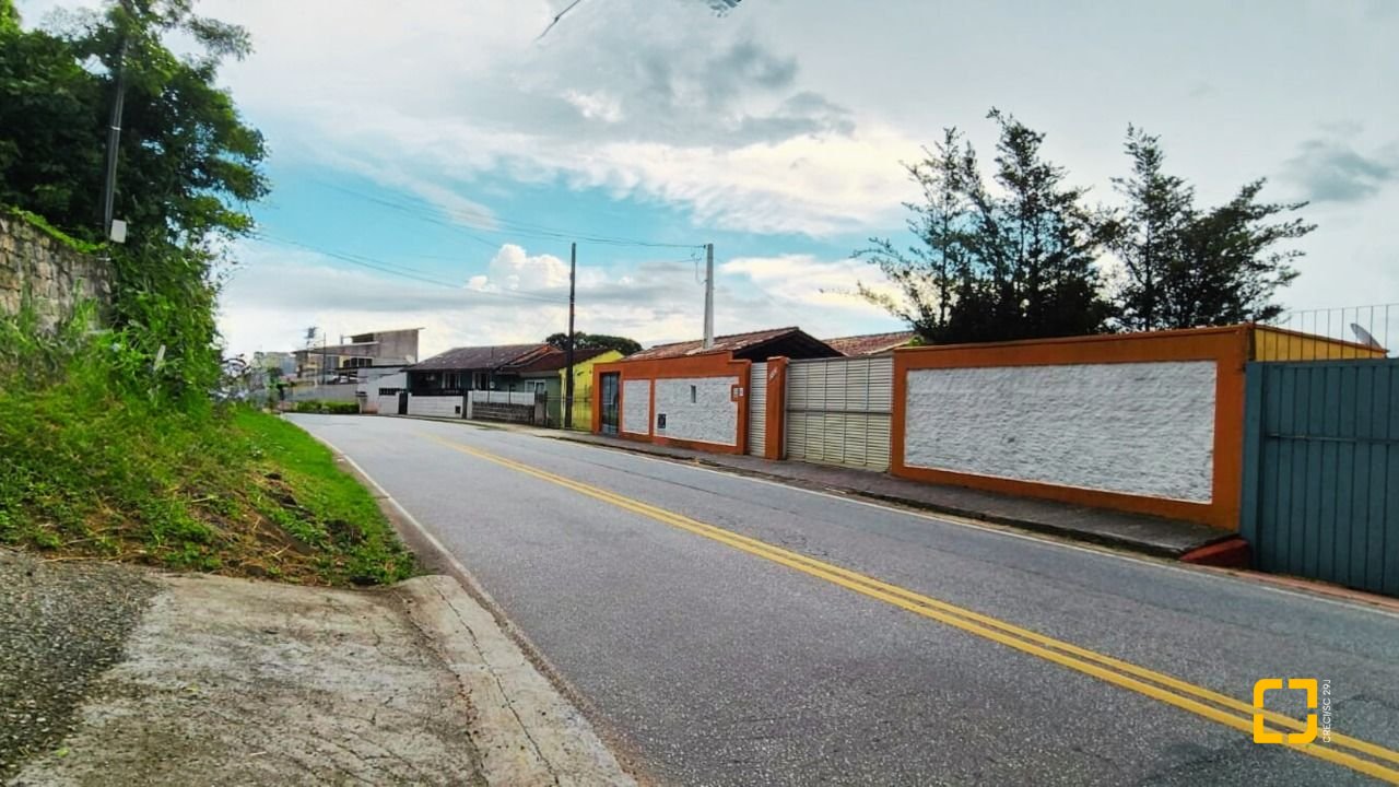 Casa com 180m², 6 quartos (sendo 1 suíte), 2 garagens, no bairro Ribeirão da Ilha em Florianópolis