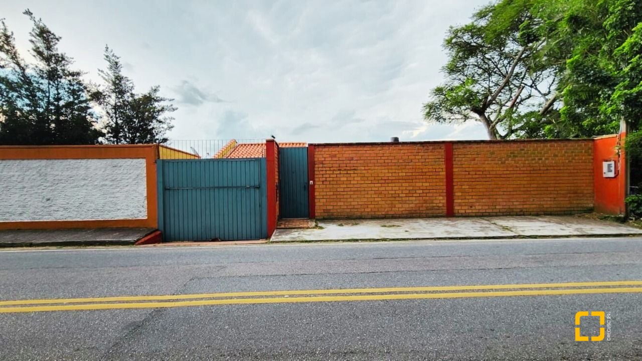 Casa com 180m², 6 quartos (sendo 1 suíte), 2 garagens, no bairro Ribeirão da Ilha em Florianópolis