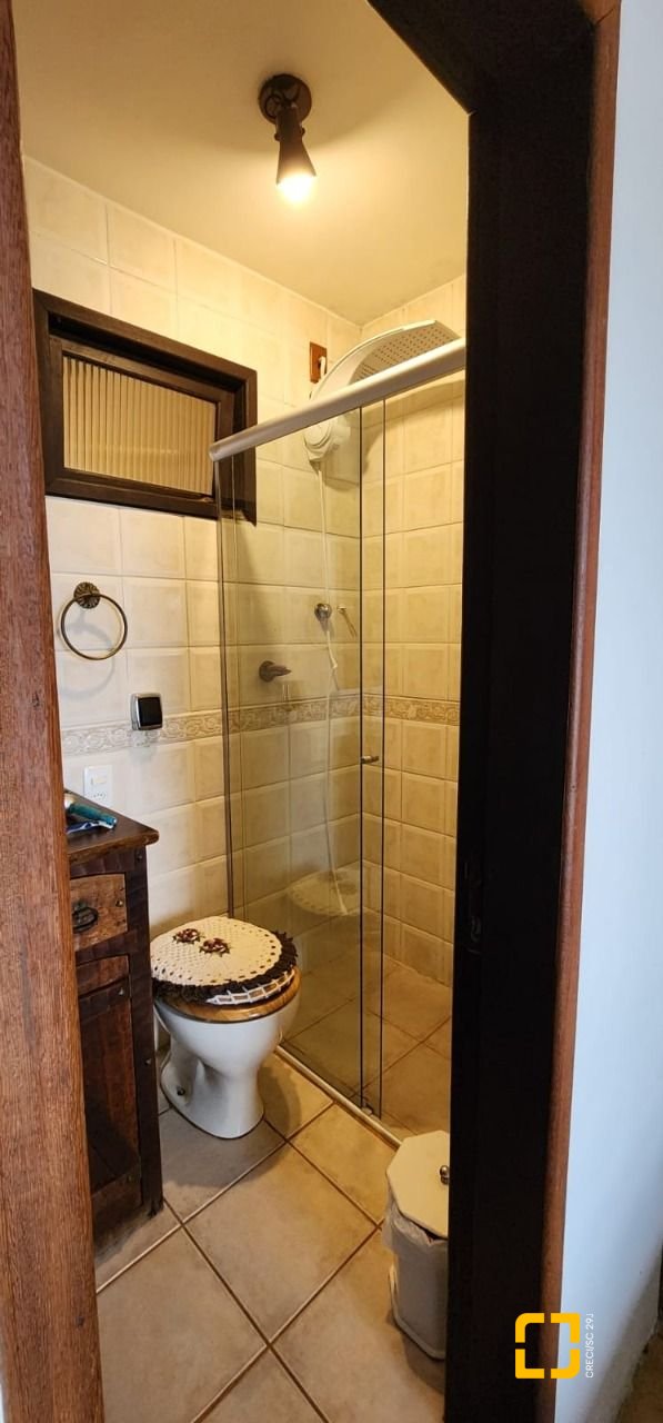 Casa com 180m², 6 quartos (sendo 1 suíte), 2 garagens, no bairro Ribeirão da Ilha em Florianópolis
