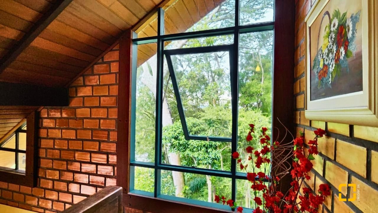 Casa com 180m², 6 quartos (sendo 1 suíte), 2 garagens, no bairro Ribeirão da Ilha em Florianópolis