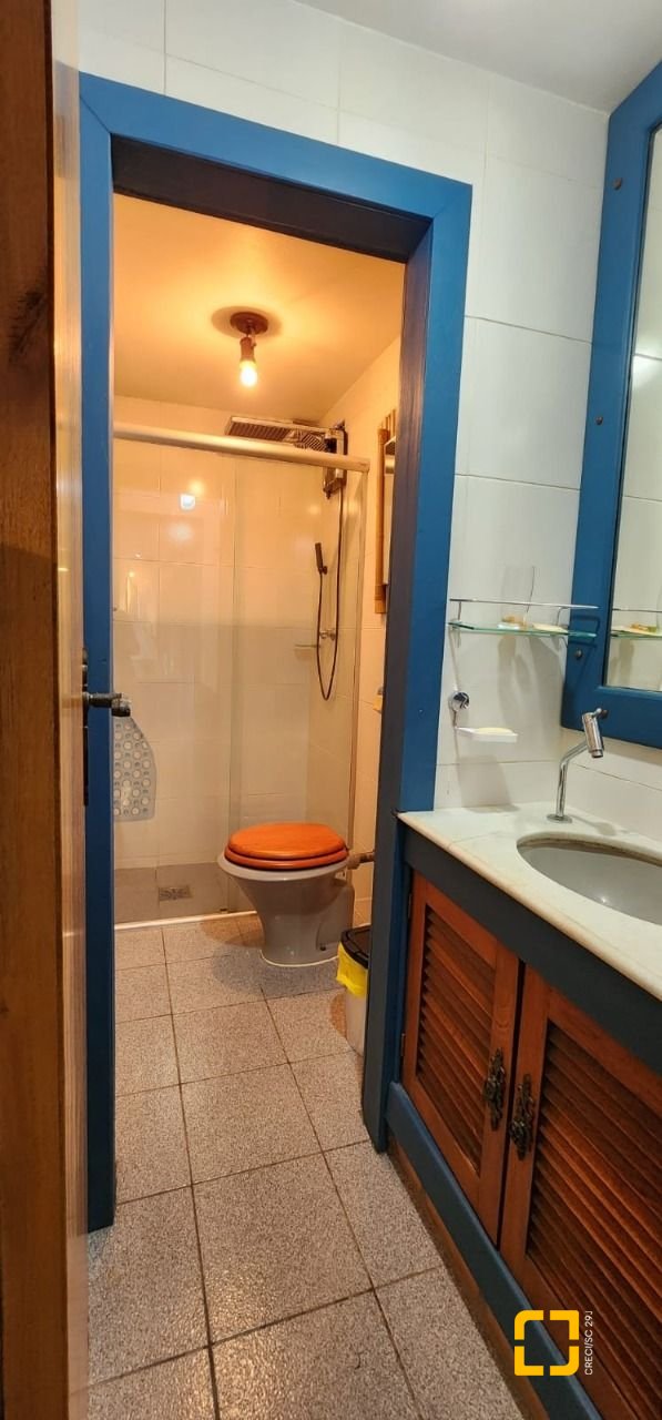 Casa com 180m², 6 quartos (sendo 1 suíte), 2 garagens, no bairro Ribeirão da Ilha em Florianópolis