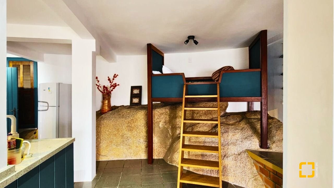 Casa com 180m², 6 quartos (sendo 1 suíte), 2 garagens, no bairro Ribeirão da Ilha em Florianópolis