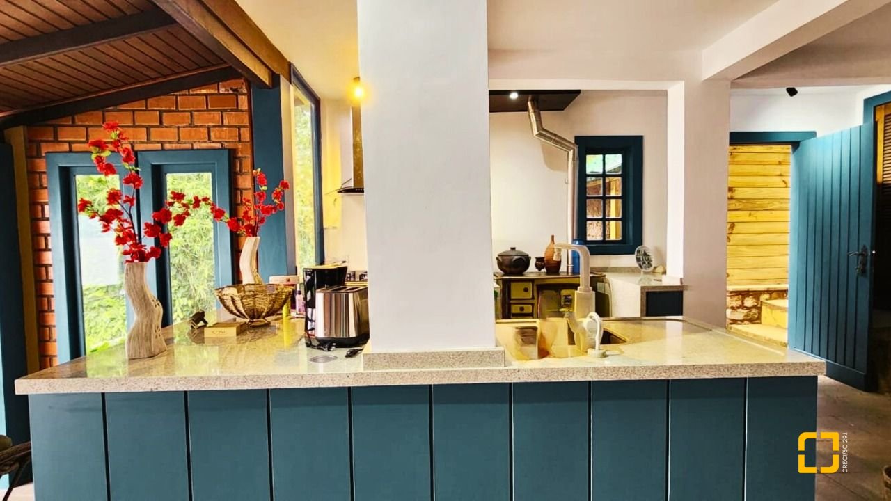 Casa com 180m², 6 quartos (sendo 1 suíte), 2 garagens, no bairro Ribeirão da Ilha em Florianópolis