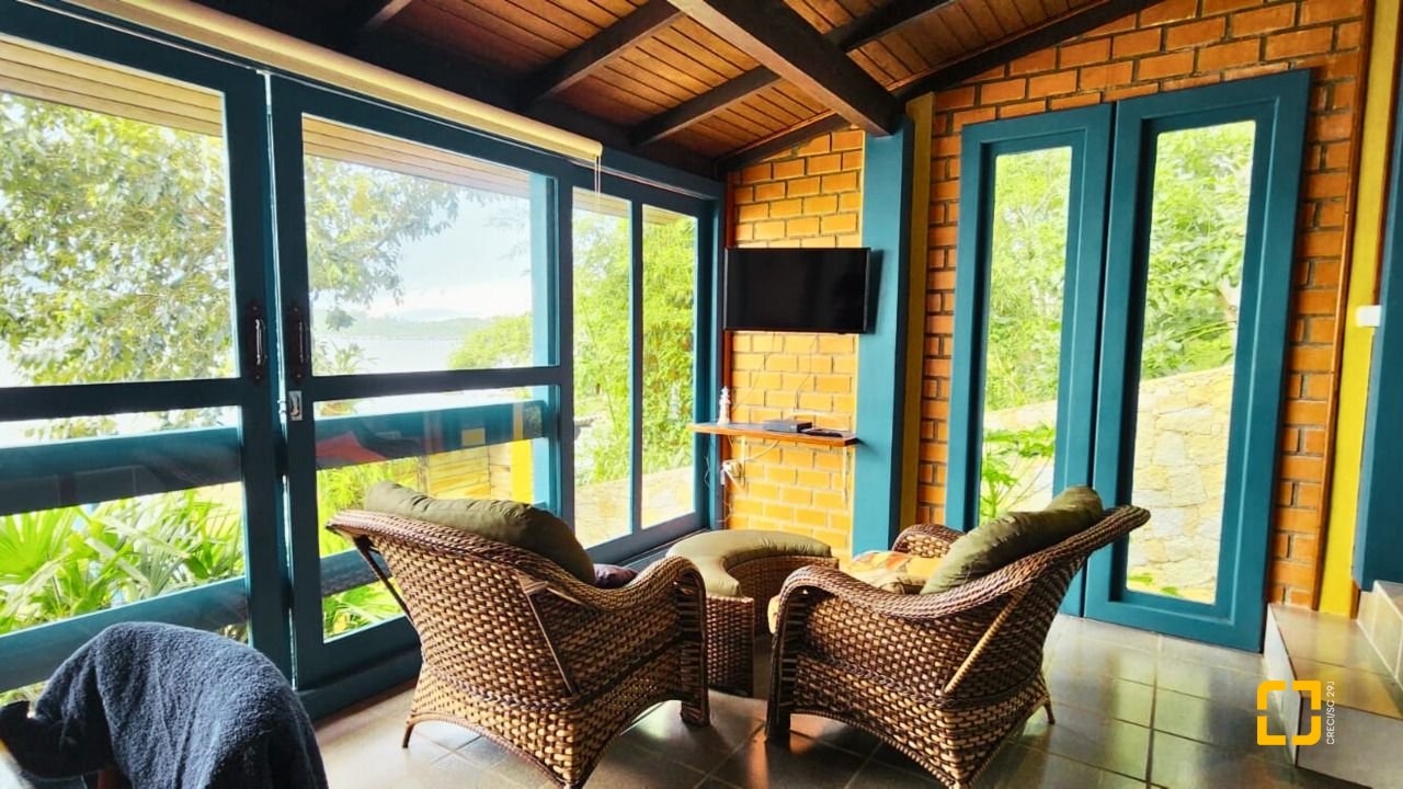 Casa com 180m², 6 quartos (sendo 1 suíte), 2 garagens, no bairro Ribeirão da Ilha em Florianópolis