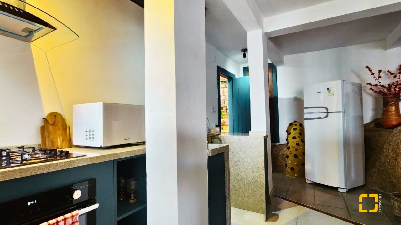 Casa com 180m², 6 quartos (sendo 1 suíte), 2 garagens, no bairro Ribeirão da Ilha em Florianópolis