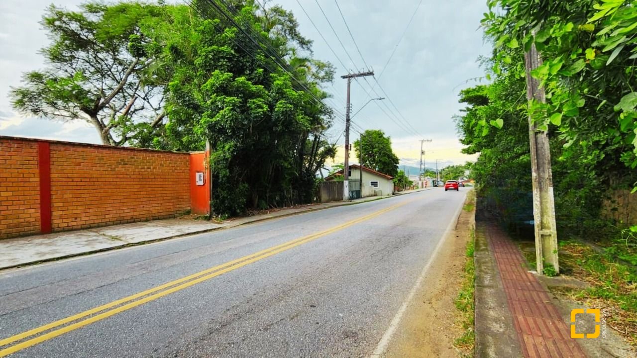 Casa com 180m², 6 quartos (sendo 1 suíte), 2 garagens, no bairro Ribeirão da Ilha em Florianópolis