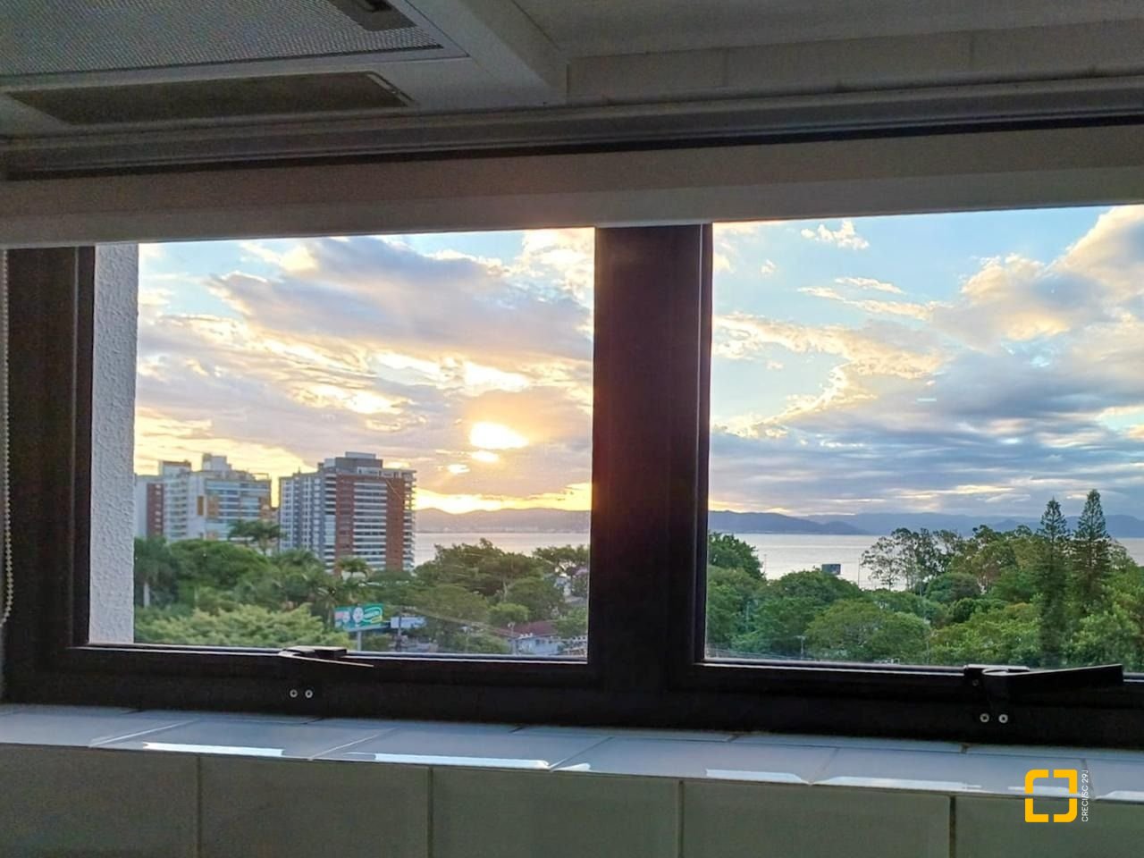 Apartamento com 83m², 4 quartos (sendo 1 suíte), 2 garagens, no bairro Beiramar em Florianópolis