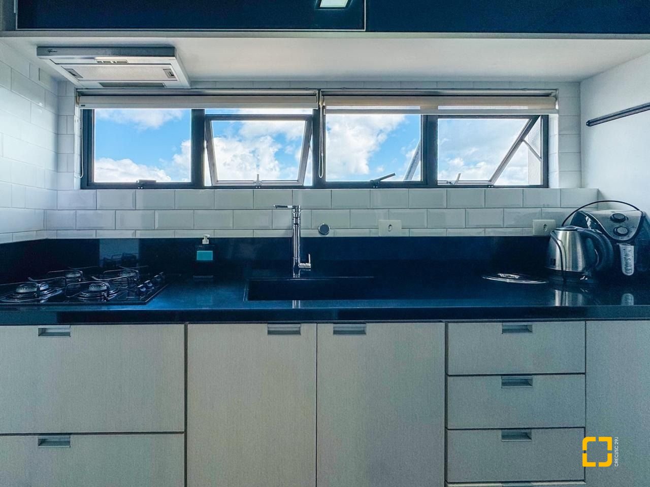 Apartamento com 83m², 4 quartos (sendo 1 suíte), 2 garagens, no bairro Beiramar em Florianópolis