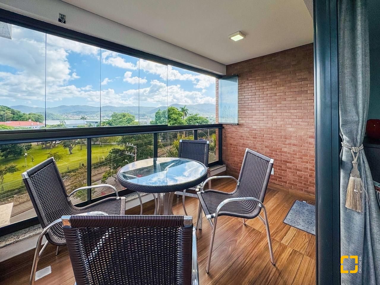 Apartamento com 83m², 4 quartos (sendo 1 suíte), 2 garagens, no bairro Beiramar em Florianópolis