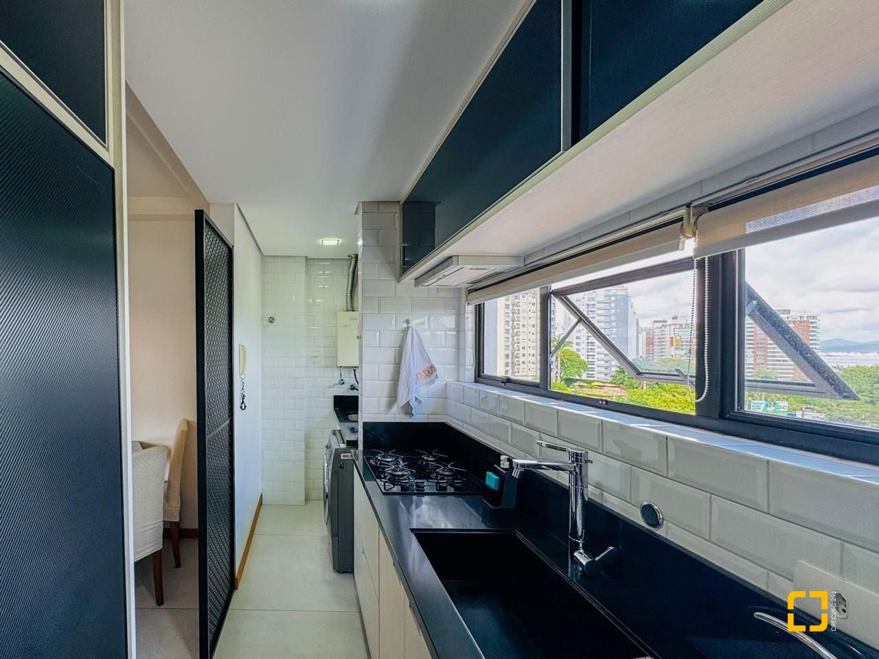 Apartamento com 83m², 4 quartos (sendo 1 suíte), 2 garagens, no bairro Beiramar em Florianópolis