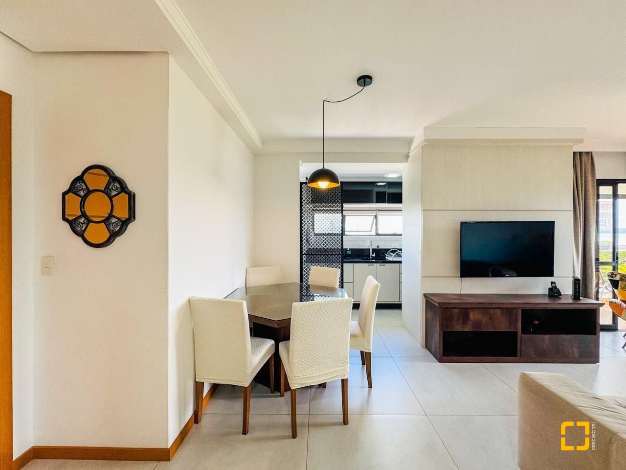Apartamento com 83m², 4 quartos (sendo 1 suíte), 2 garagens, no bairro Beiramar em Florianópolis