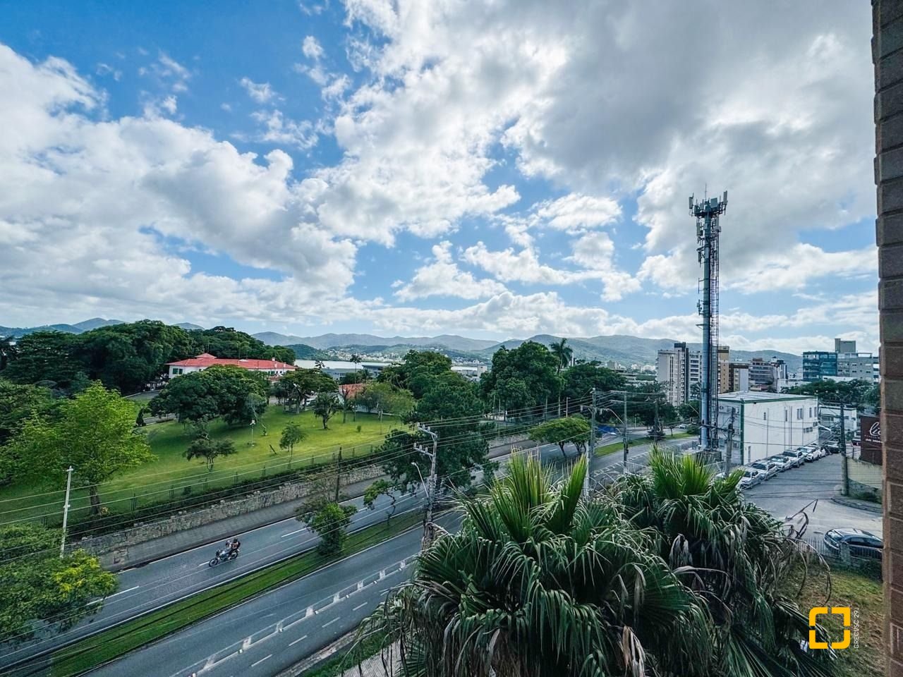 Apartamento com 83m², 4 quartos (sendo 1 suíte), 2 garagens, no bairro Beiramar em Florianópolis