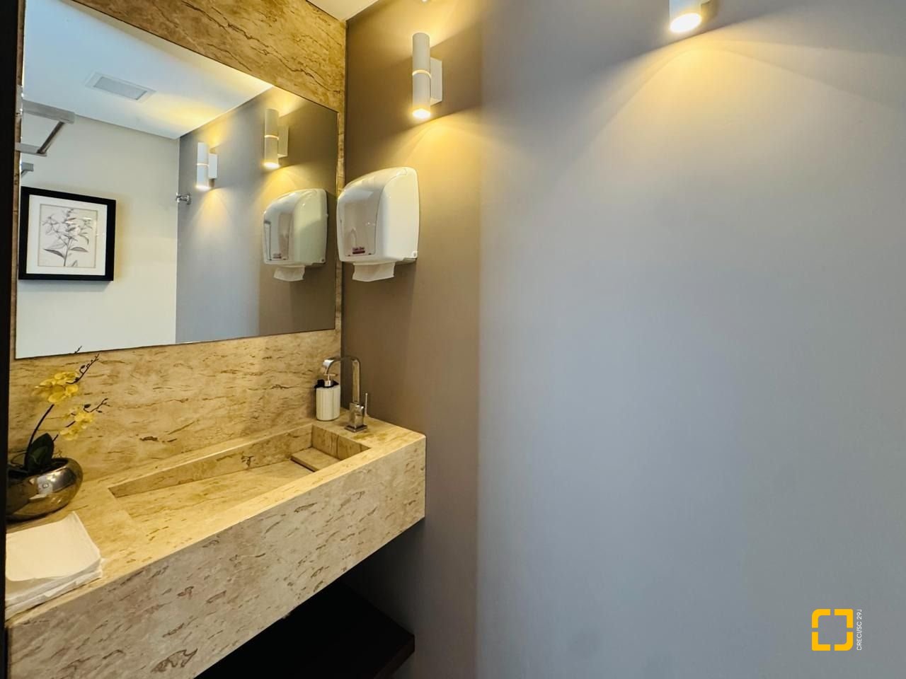 Apartamento com 83m², 4 quartos (sendo 1 suíte), 2 garagens, no bairro Beiramar em Florianópolis