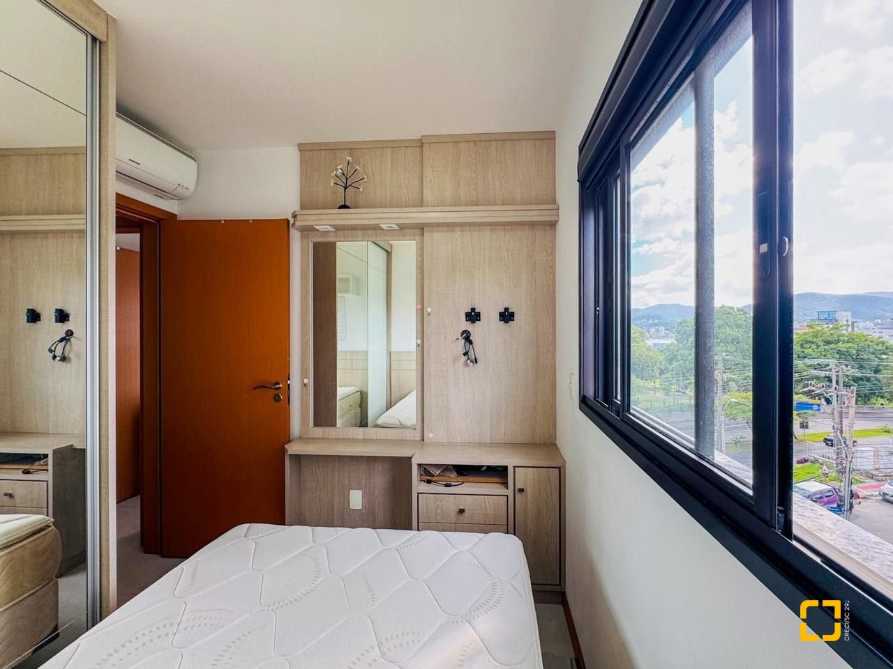 Apartamento com 83m², 4 quartos (sendo 1 suíte), 2 garagens, no bairro Beiramar em Florianópolis