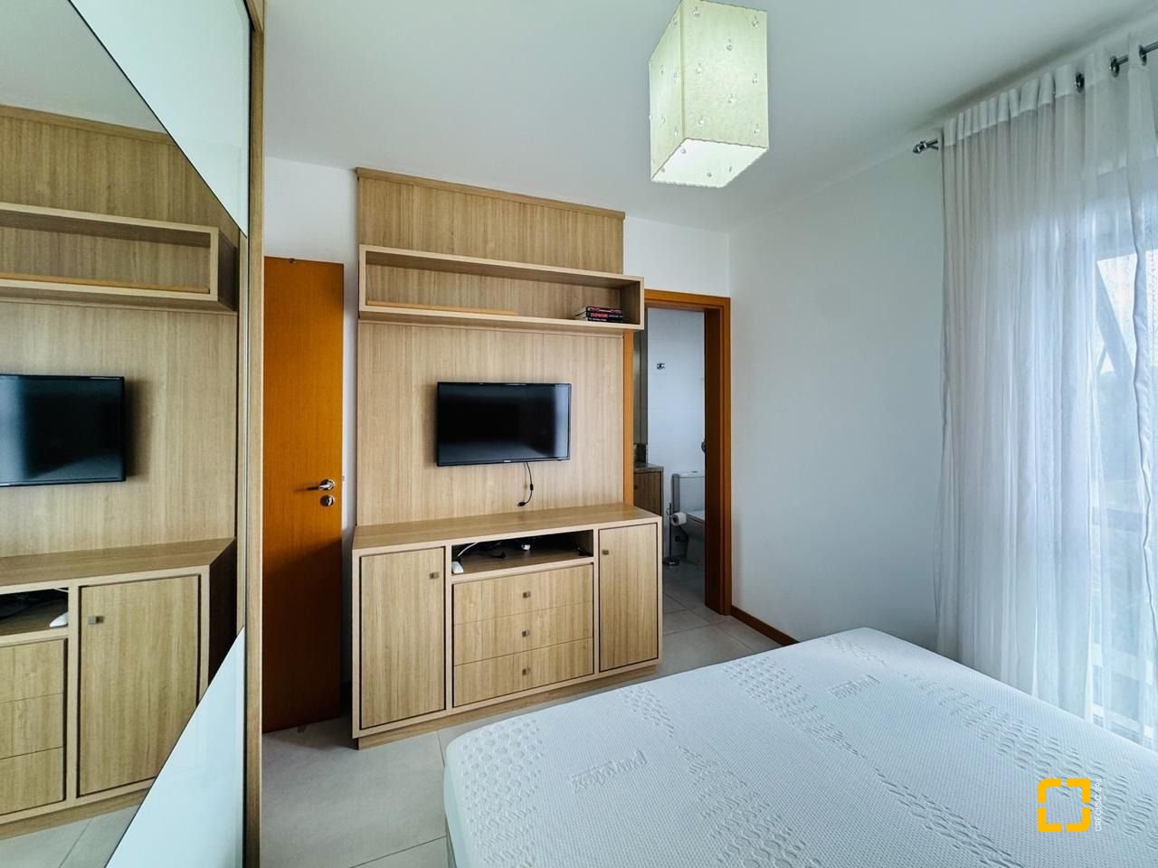 Apartamento com 83m², 4 quartos (sendo 1 suíte), 2 garagens, no bairro Beiramar em Florianópolis