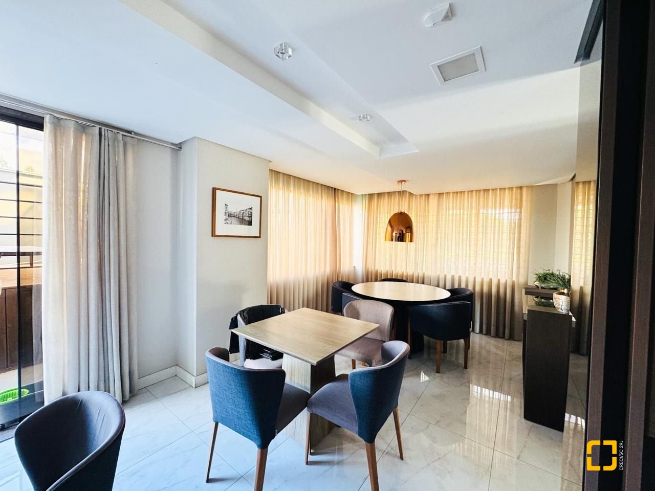 Apartamento com 83m², 4 quartos (sendo 1 suíte), 2 garagens, no bairro Beiramar em Florianópolis