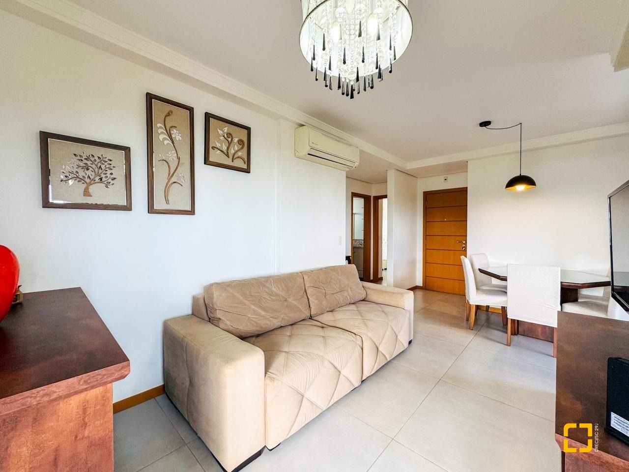 Apartamento com 83m², 4 quartos (sendo 1 suíte), 2 garagens, no bairro Beiramar em Florianópolis