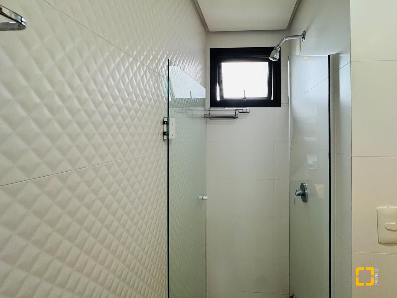 Apartamento com 83m², 4 quartos (sendo 1 suíte), 2 garagens, no bairro Beiramar em Florianópolis