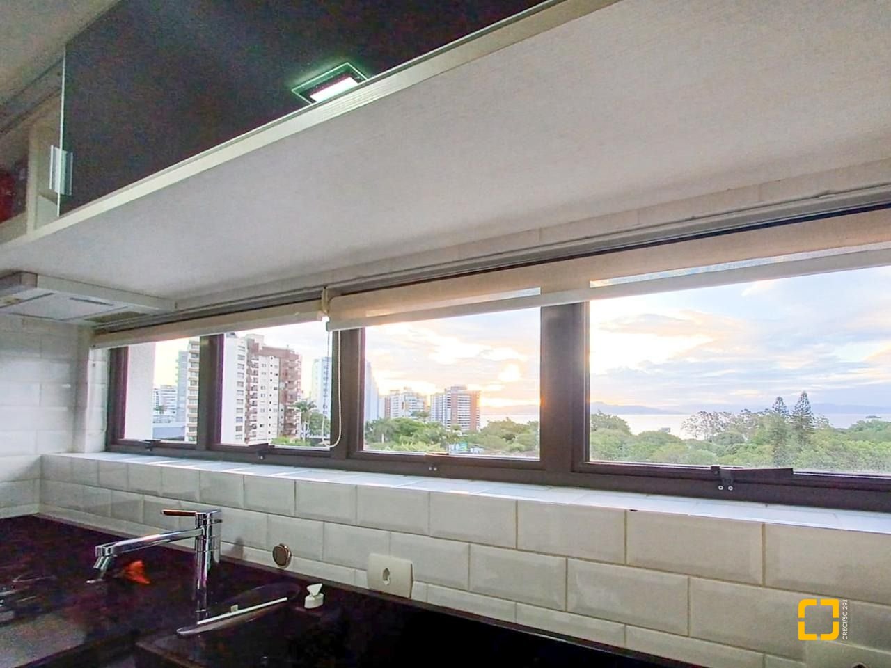 Apartamento com 83m², 4 quartos (sendo 1 suíte), 2 garagens, no bairro Beiramar em Florianópolis