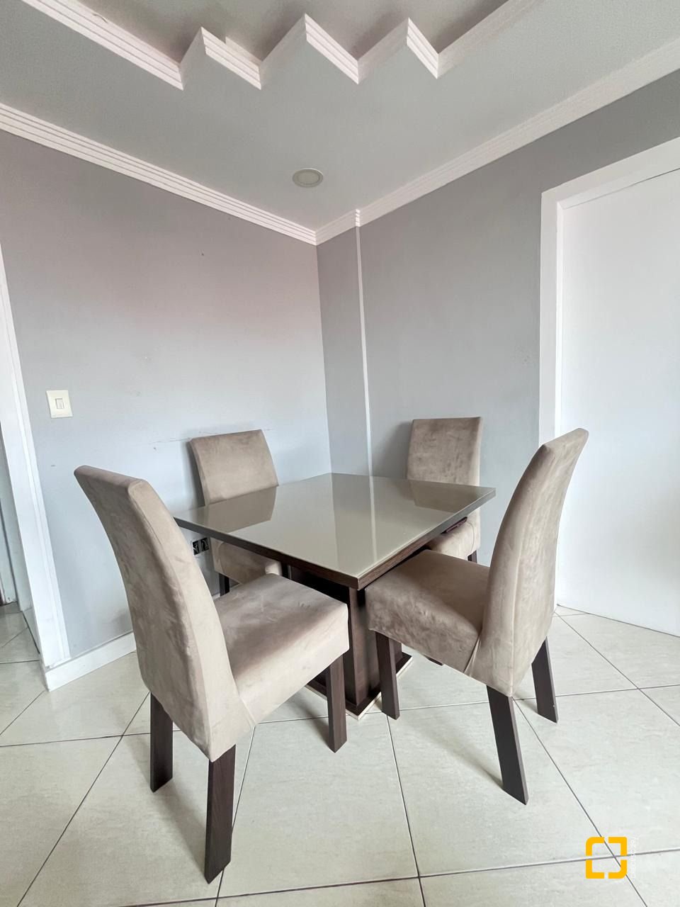 Apartamento com 54m², 1 quarto, no bairro Coqueiros em Florianópolis