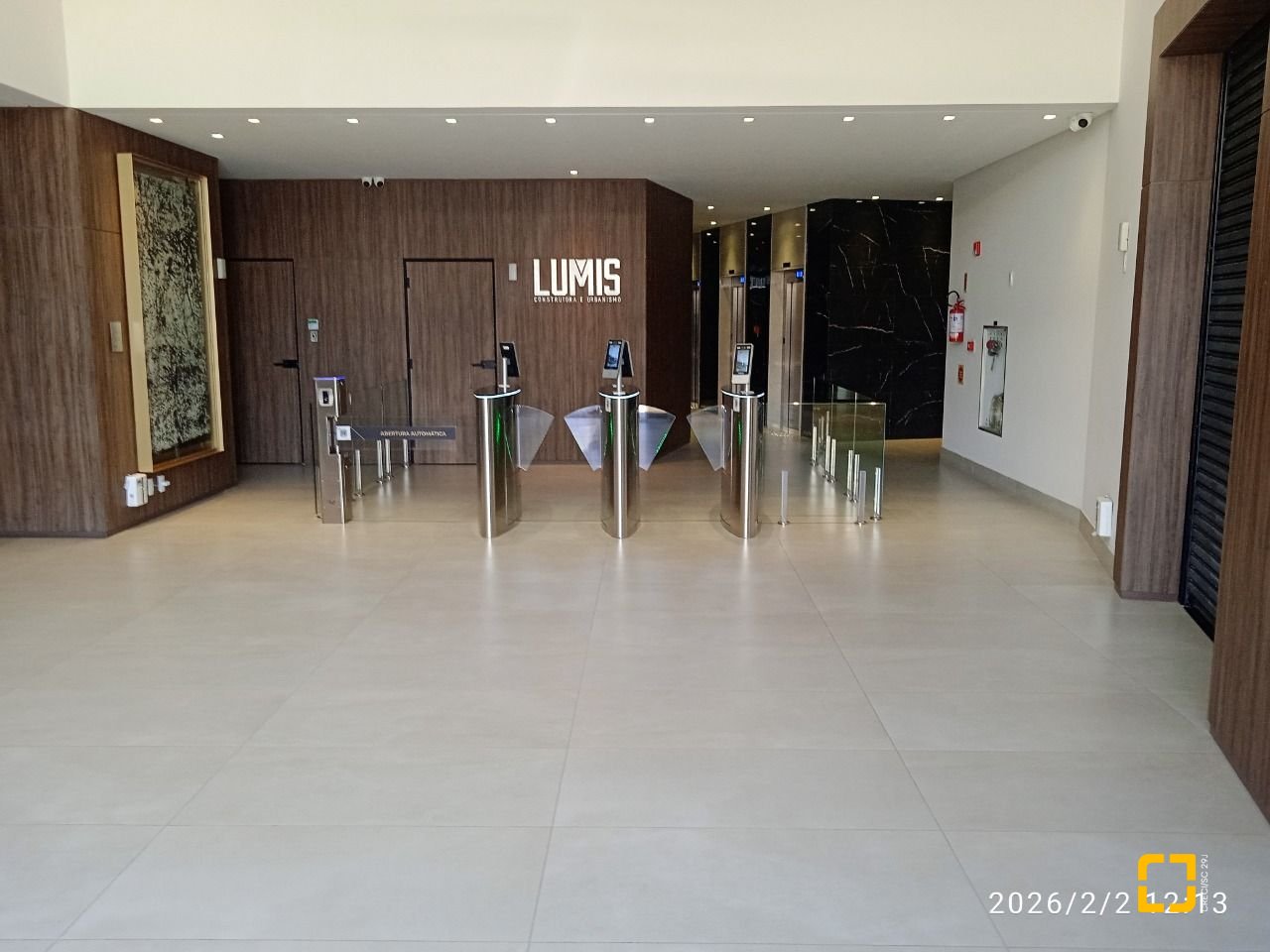 Sala com 41m², 1 garagem, no bairro Balneário em Florianópolis