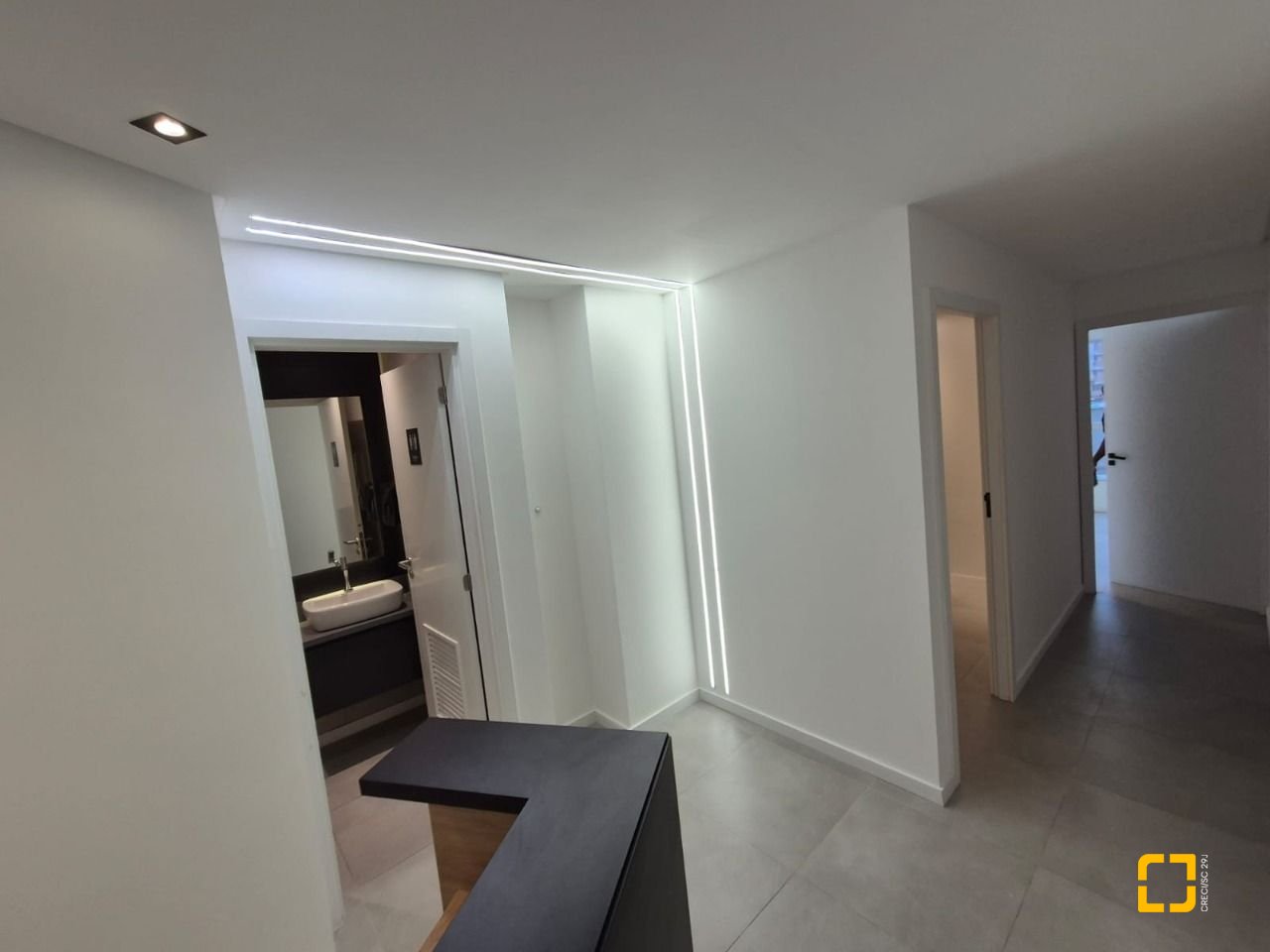 Sala com 41m², 1 garagem, no bairro Balneário em Florianópolis