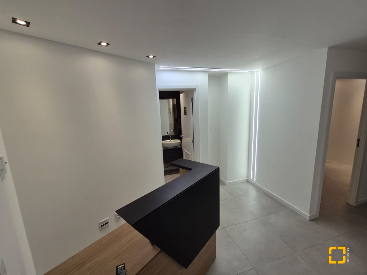 Sala com 41m², 1 garagem, no bairro Balneário em Florianópolis