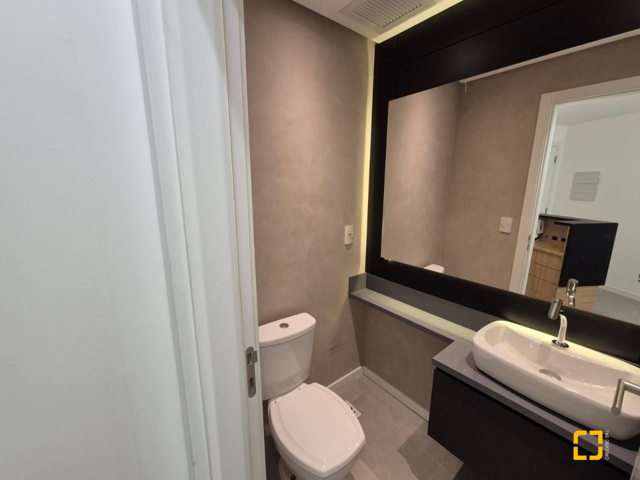 Sala com 41m², 1 garagem, no bairro Balneário em Florianópolis