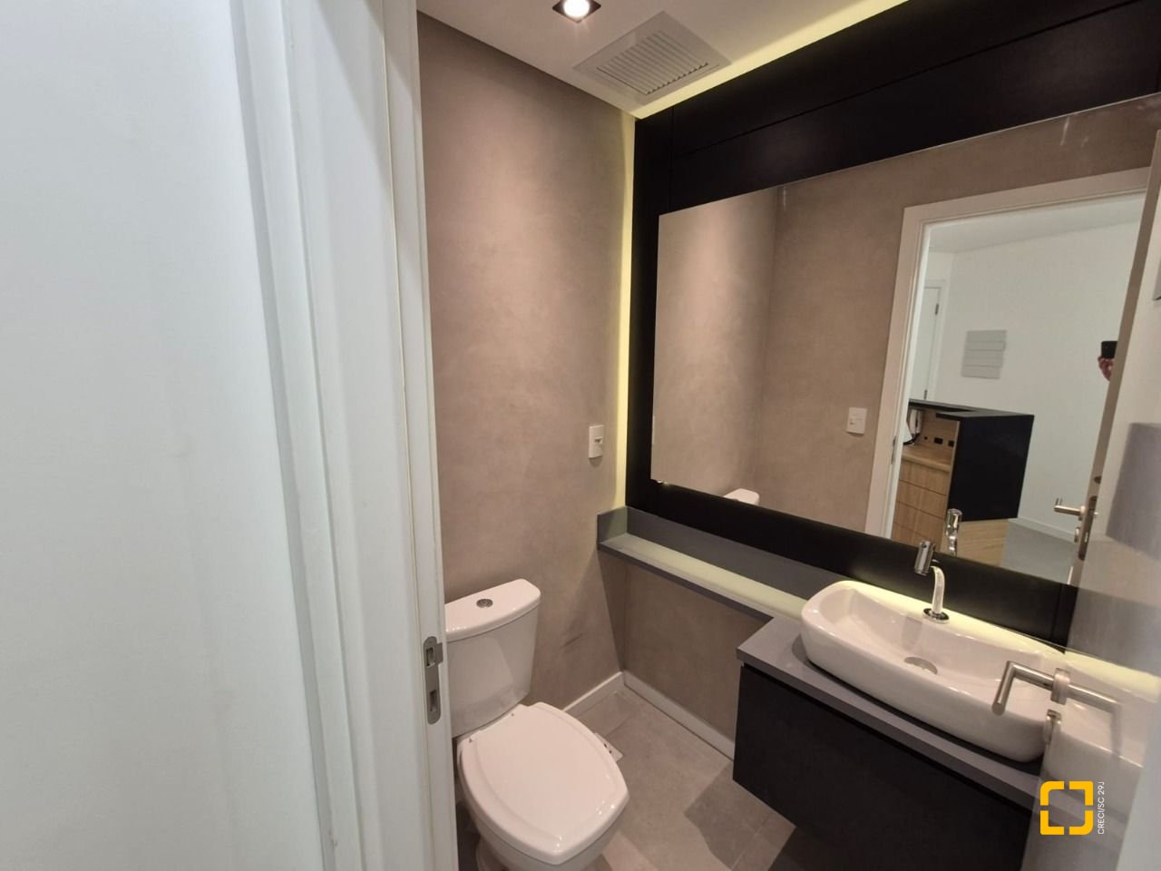 Sala com 41m², 1 garagem, no bairro Balneário em Florianópolis