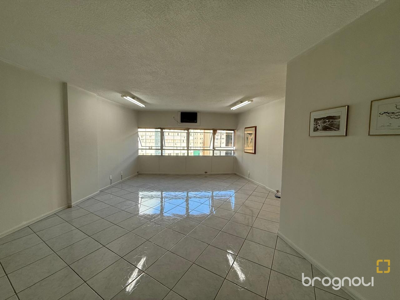 Sala com 40m², no bairro Centro em Florianópolis