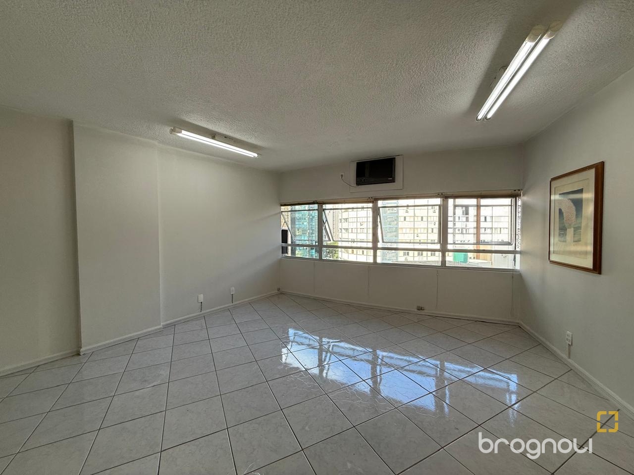 Sala com 40m², no bairro Centro em Florianópolis