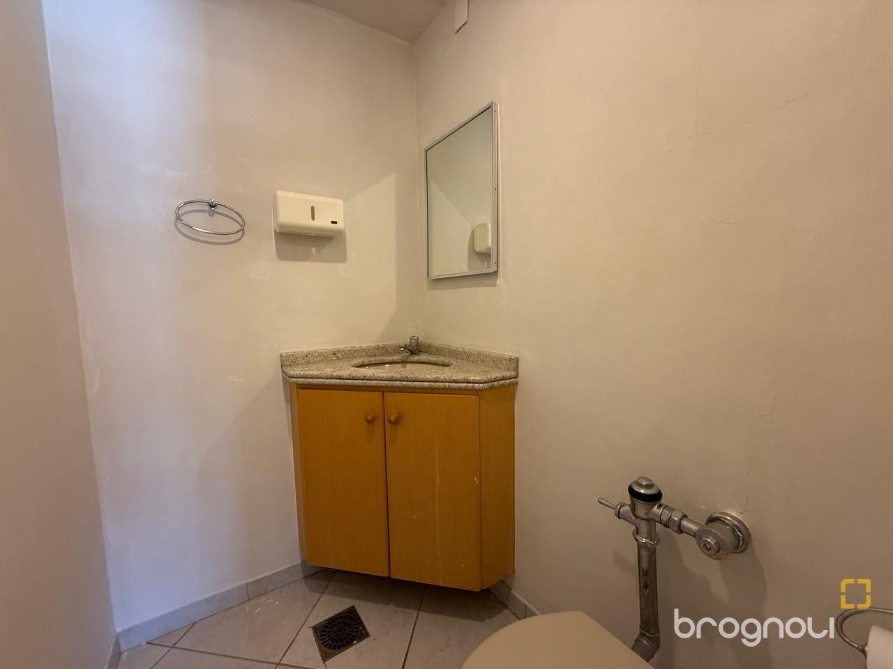 Sala com 40m², no bairro Centro em Florianópolis
