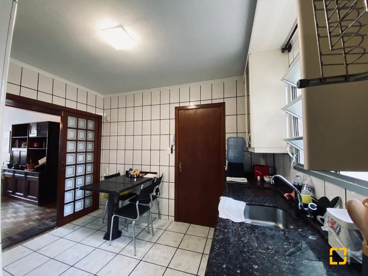Apartamento com 84m², 4 quartos (sendo 1 suíte), 1 garagem, no bairro Centro em Florianópolis