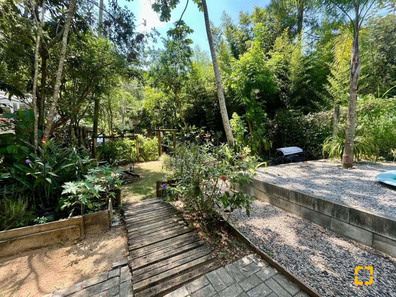 Casa com 80m², 3 quartos, 4 garagens, no bairro Campeche em Florianópolis