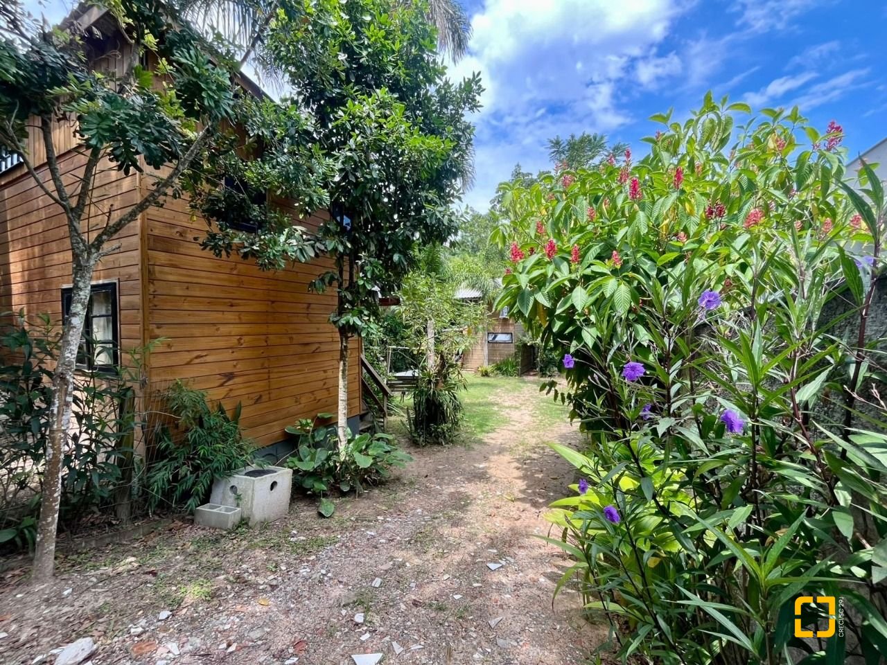Casa com 80m², 3 quartos, 4 garagens, no bairro Campeche em Florianópolis