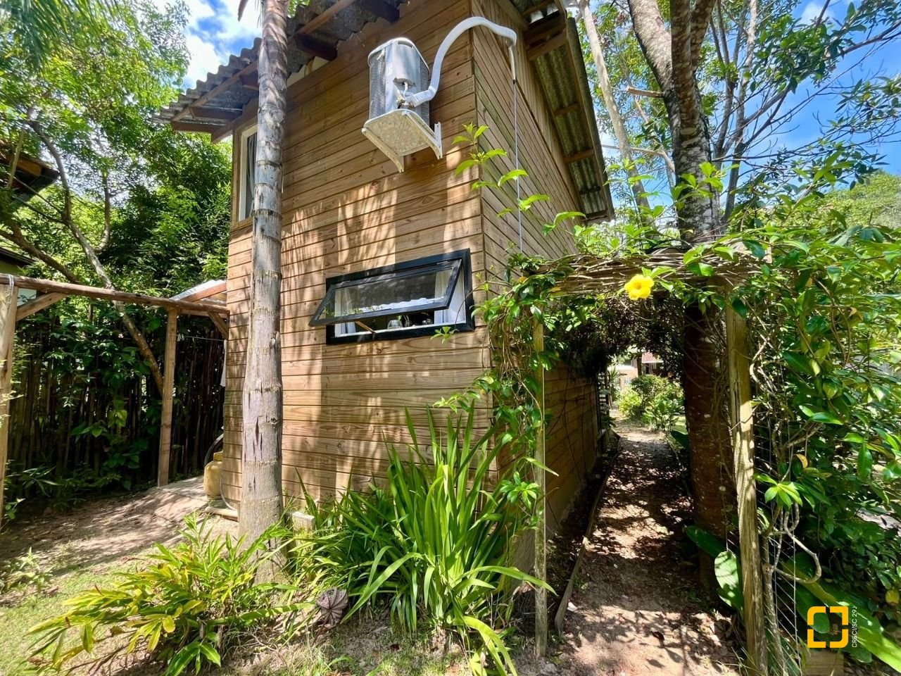 Casa com 80m², 3 quartos, 4 garagens, no bairro Campeche em Florianópolis