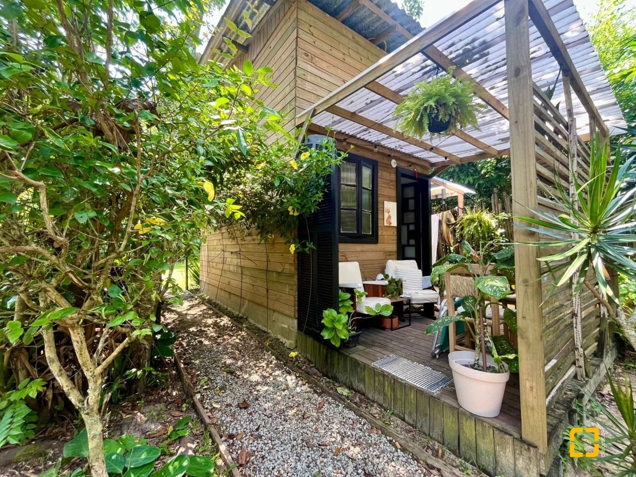 Casa com 80m², 3 quartos, 4 garagens, no bairro Campeche em Florianópolis