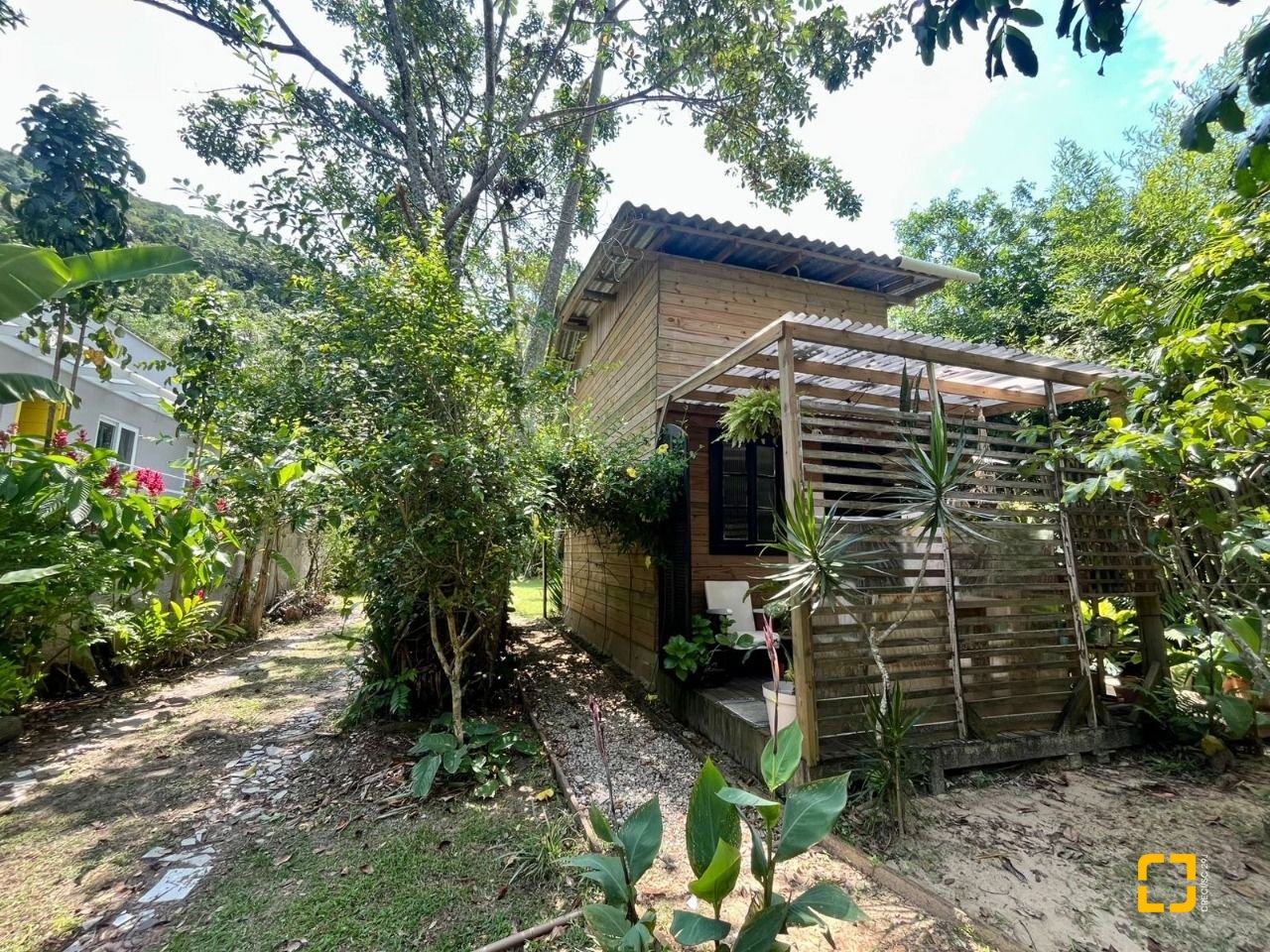 Casa com 80m², 3 quartos, 4 garagens, no bairro Campeche em Florianópolis