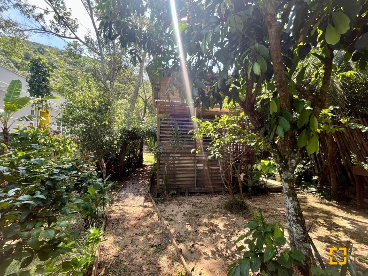 Casa com 80m², 3 quartos, 4 garagens, no bairro Campeche em Florianópolis