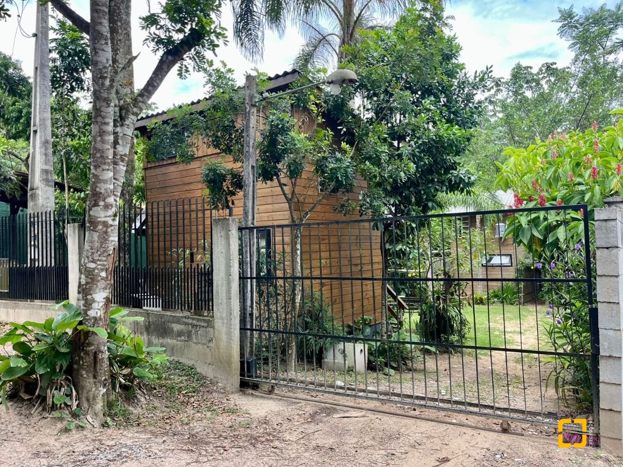 Casa com 80m², 3 quartos, 4 garagens, no bairro Campeche em Florianópolis