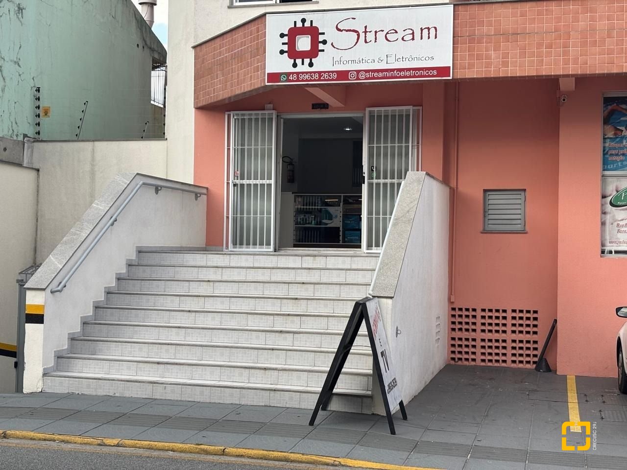 Loja com 39m², no bairro Barreiros em São José