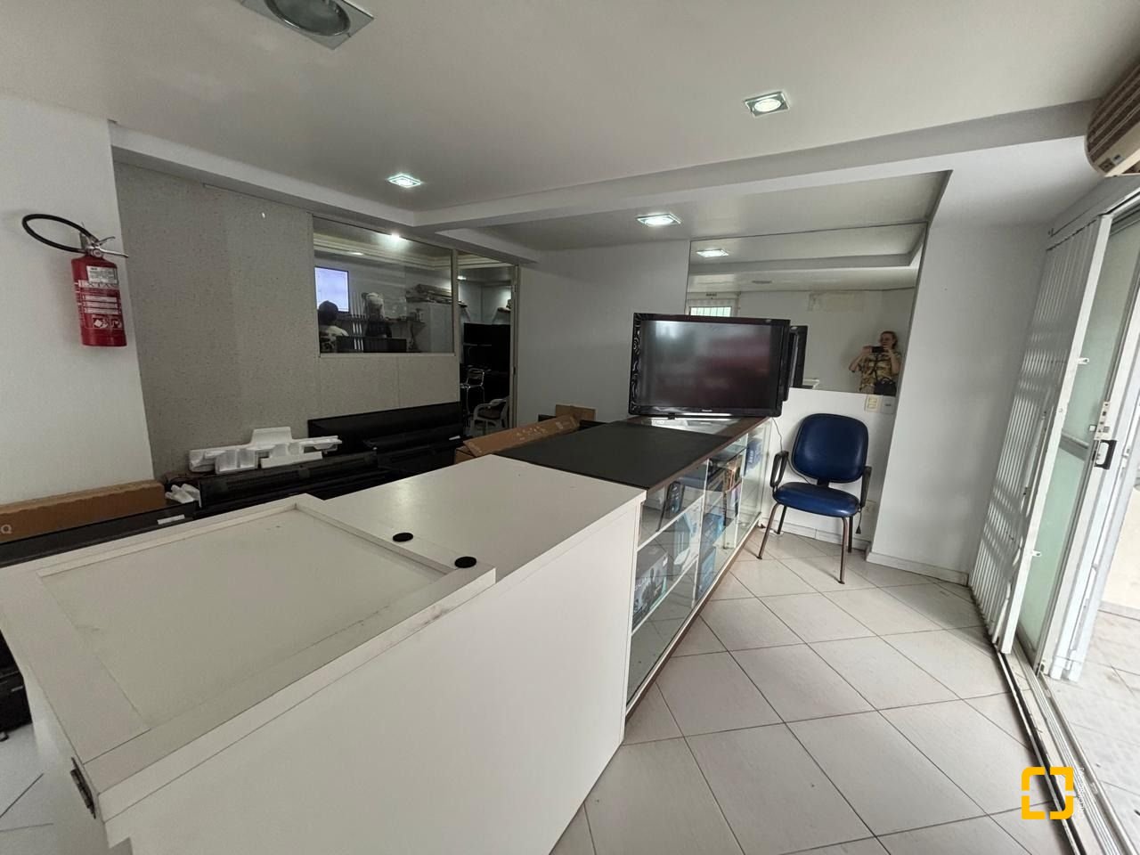Loja com 39m², no bairro Barreiros em São José