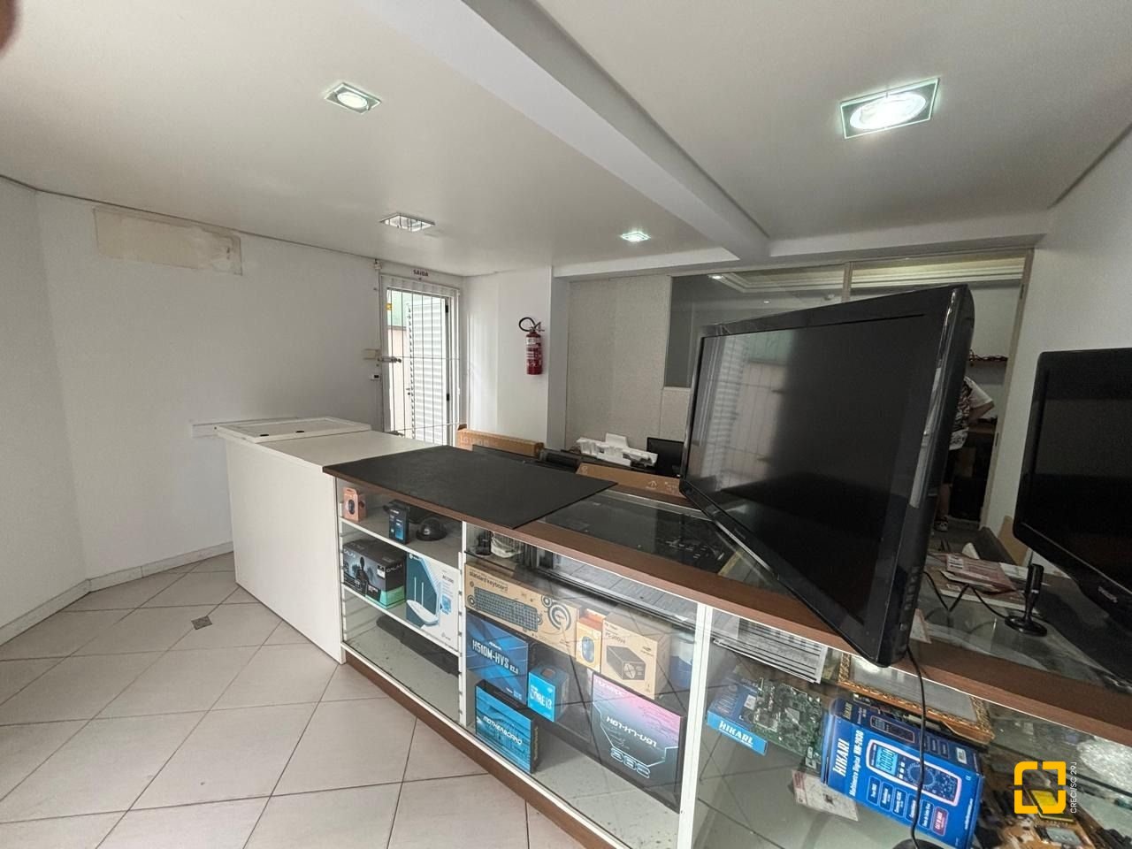 Loja com 39m², no bairro Barreiros em São José