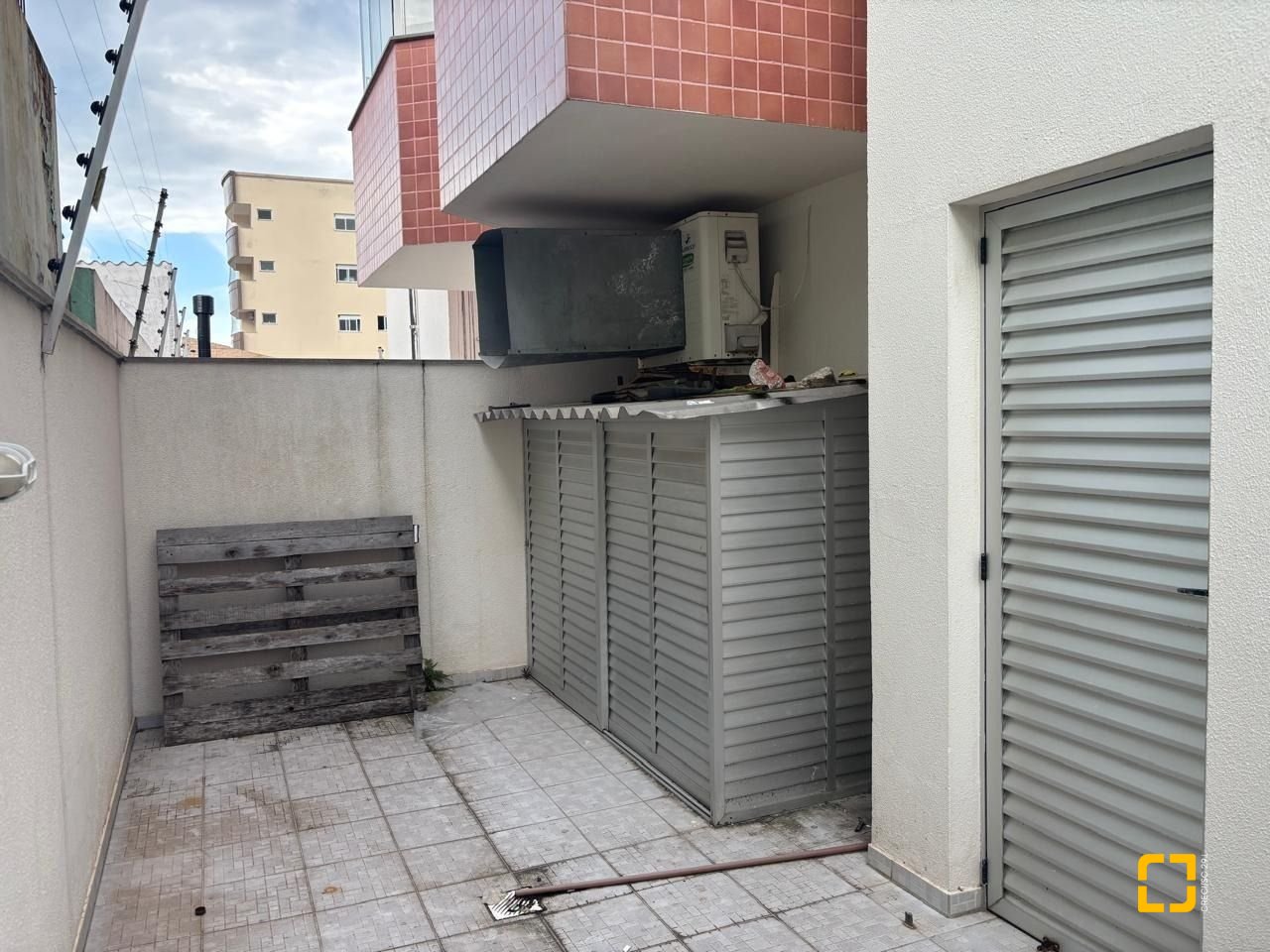 Loja com 39m², no bairro Barreiros em São José